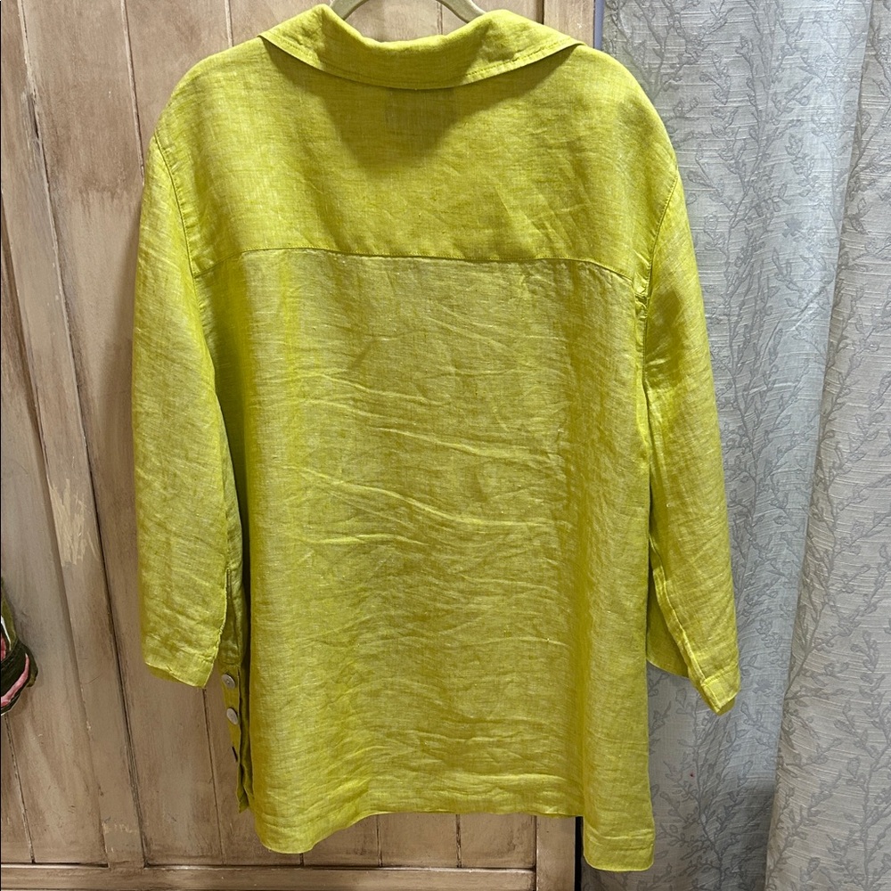 Tahari-Chartreuse and Multicolor Leaf Print Ladies 100 % Linen Shirts - Picture 12 of 12